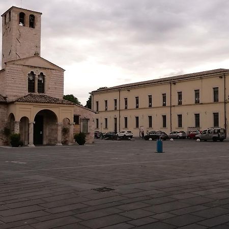 Residenza Mazzini Foligno Exteriör bild