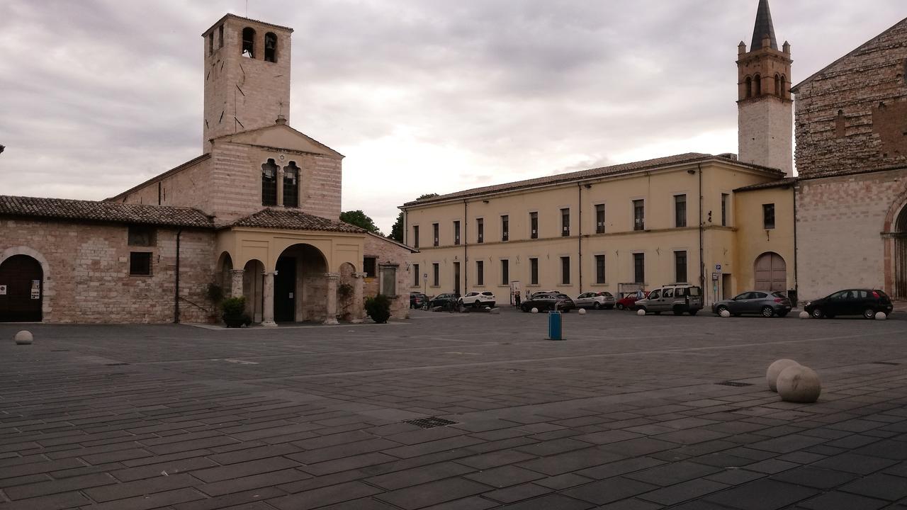 Residenza Mazzini Foligno Exteriör bild